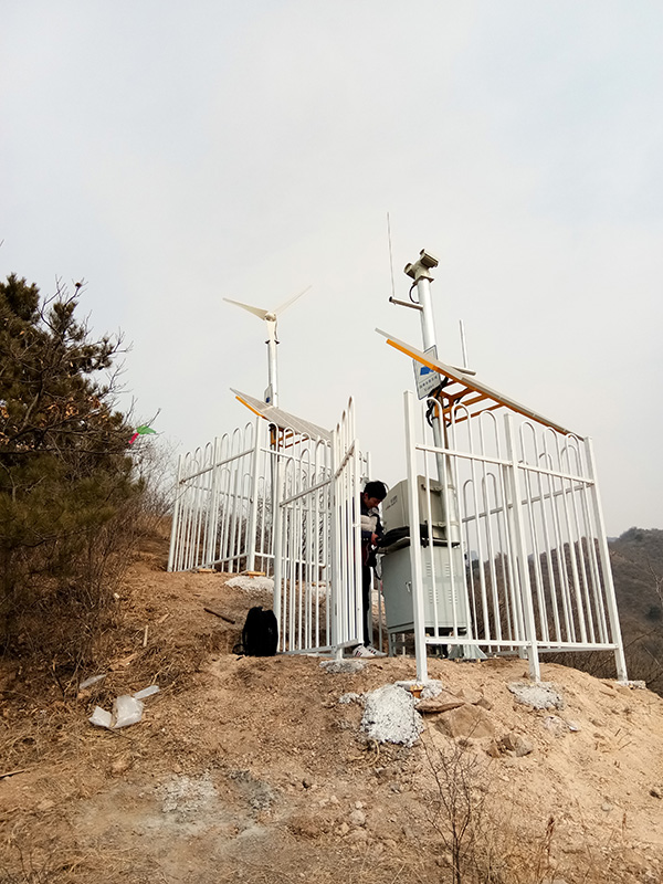 M2信號塔風光互補監控