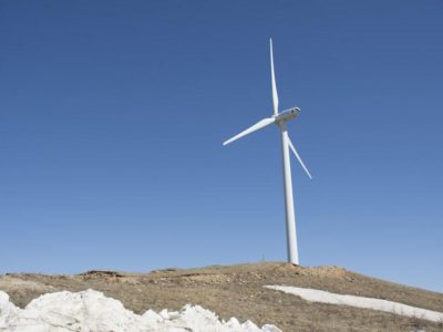 為什么風力發電機轉得那么慢還能發電？