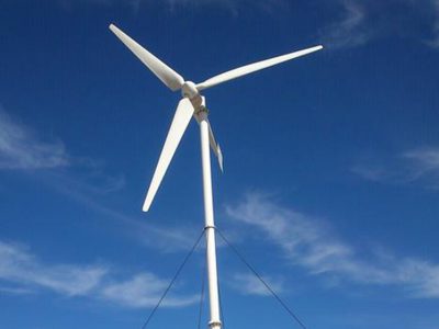 小型風力發電機是如何利用自然資源的？